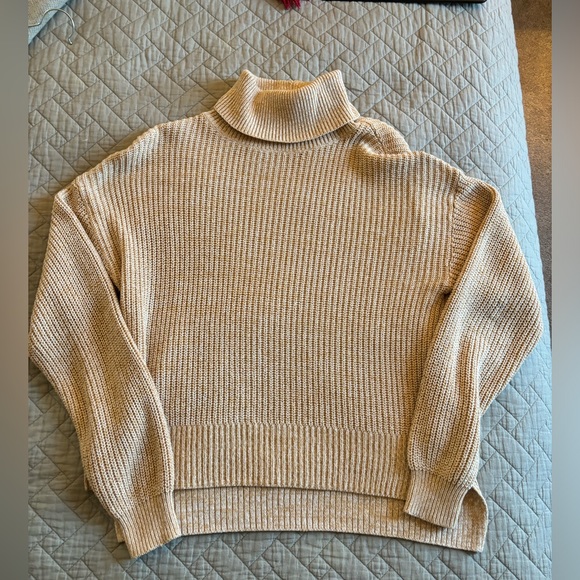 Urban Outfitters Sweaters - Urban Outfitters Turtleneck Sweater